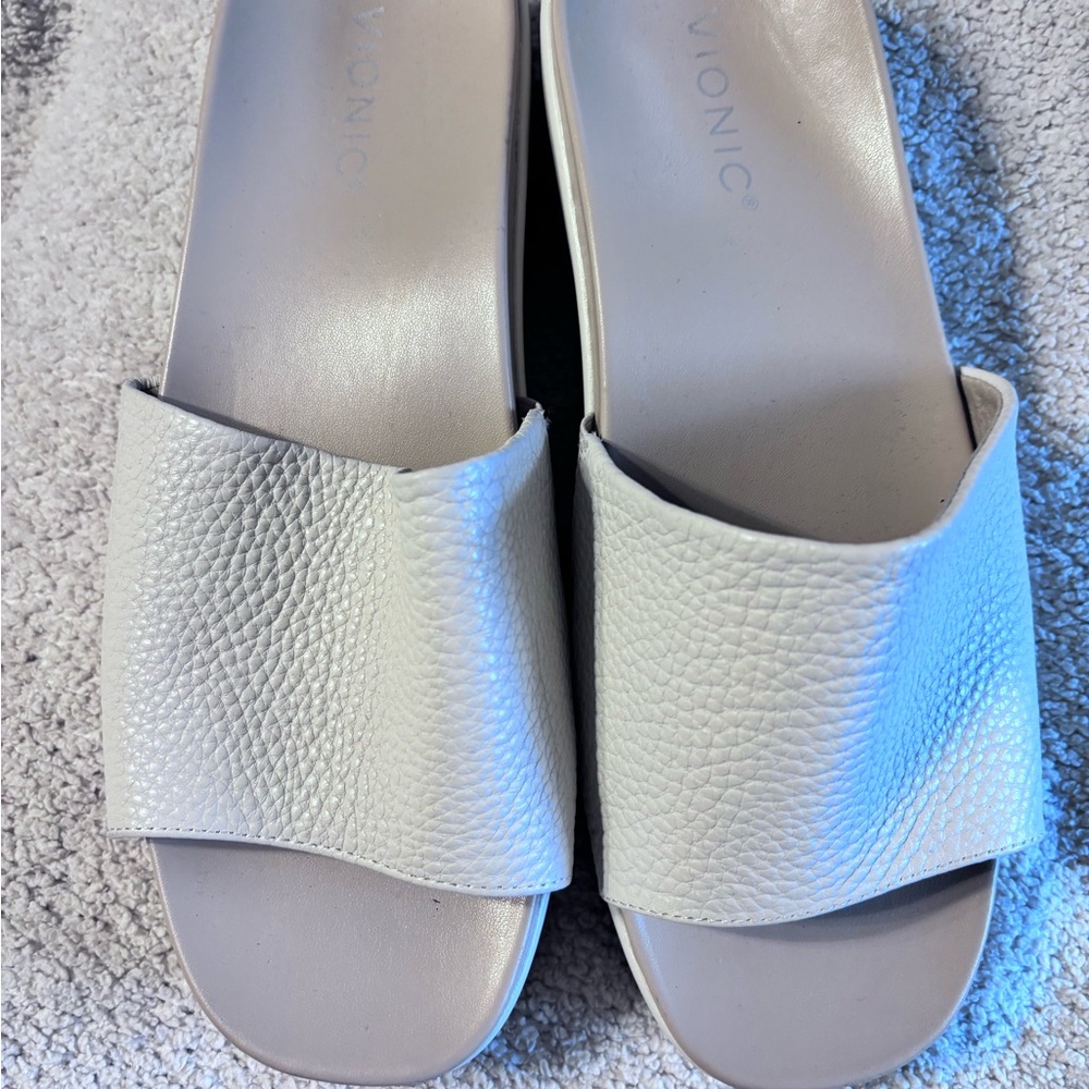 Vionic Womens Cream Trista Platform Slide Sandals, Worn once - Picture 2 of 3